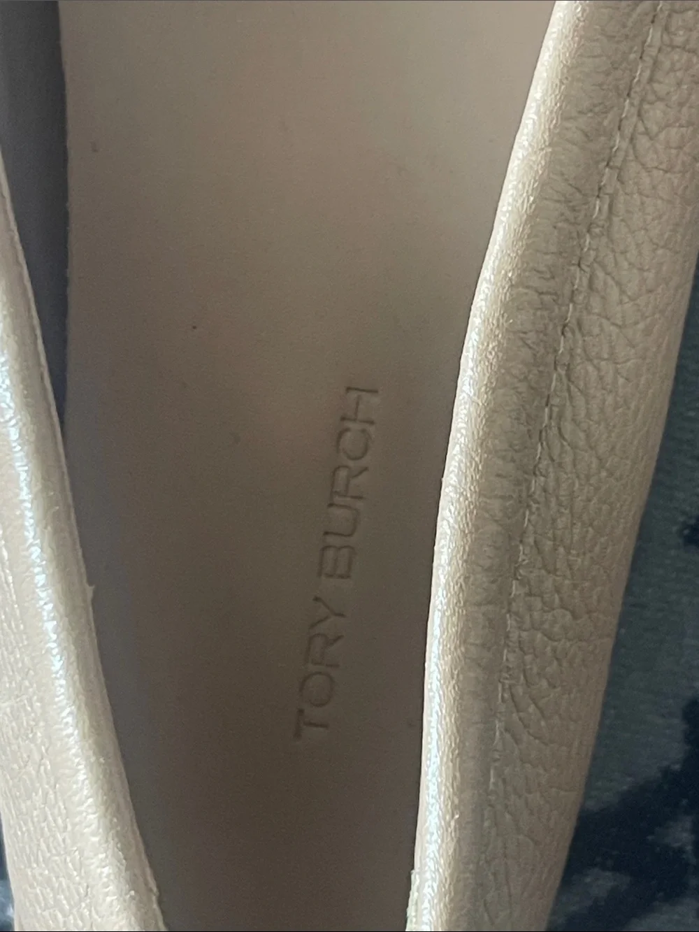 NWOT Tory Burch neutral Leather Logo Driving Loafers with Gold Emblem